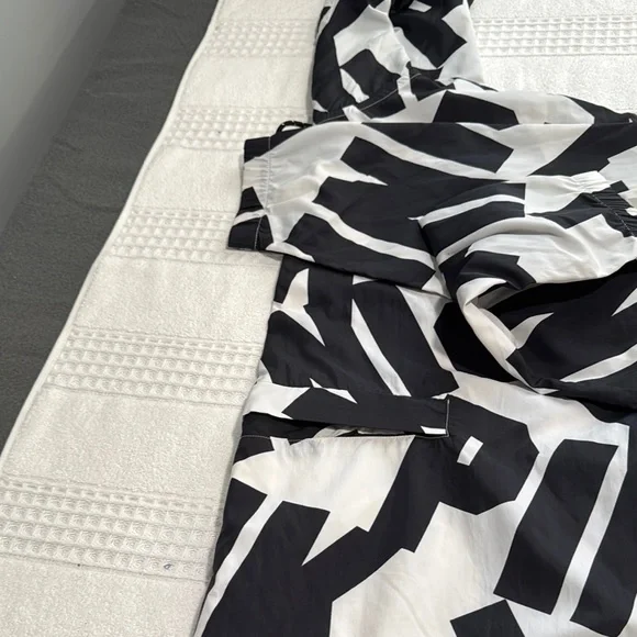 PINK Victoria's Secret Black and White Hoodie WinBreaker not sizes on tag - Picture 7 of 11